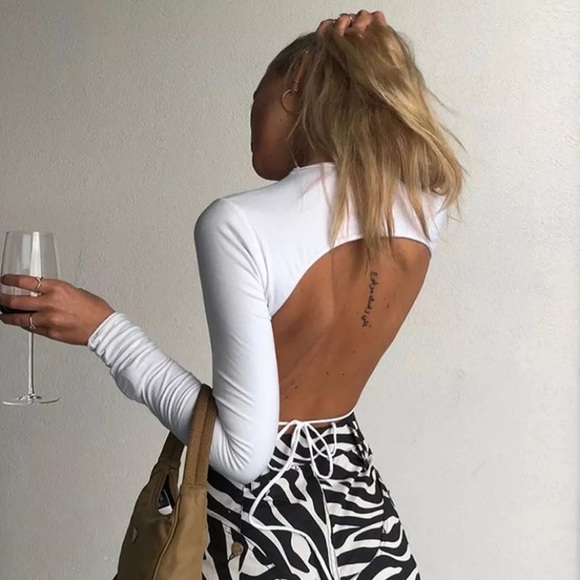 Sexy Open Back Long Sleeve Cropped Top - Picture 3 of 3